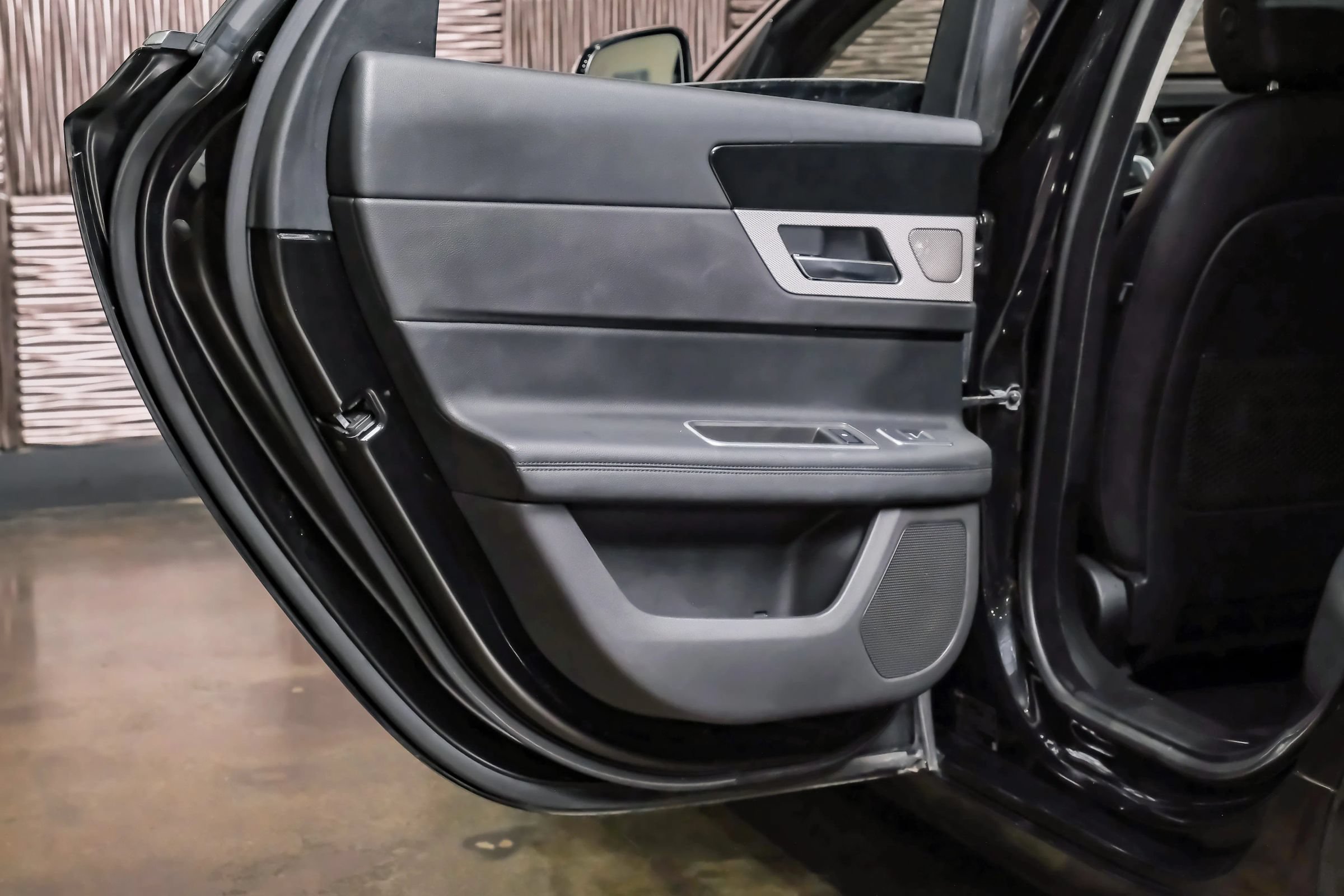 Used 2020 Jaguar XF Prestige RWD image 42