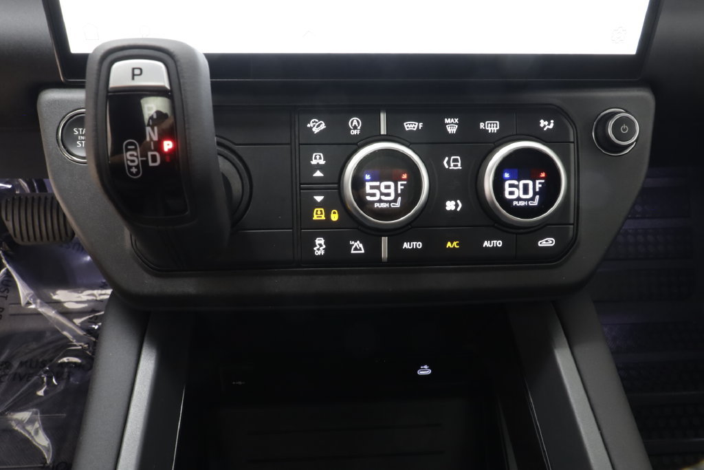 Certified 2026 Land Rover Defender 110 X-Dynamic SE AWD/4WD image 13