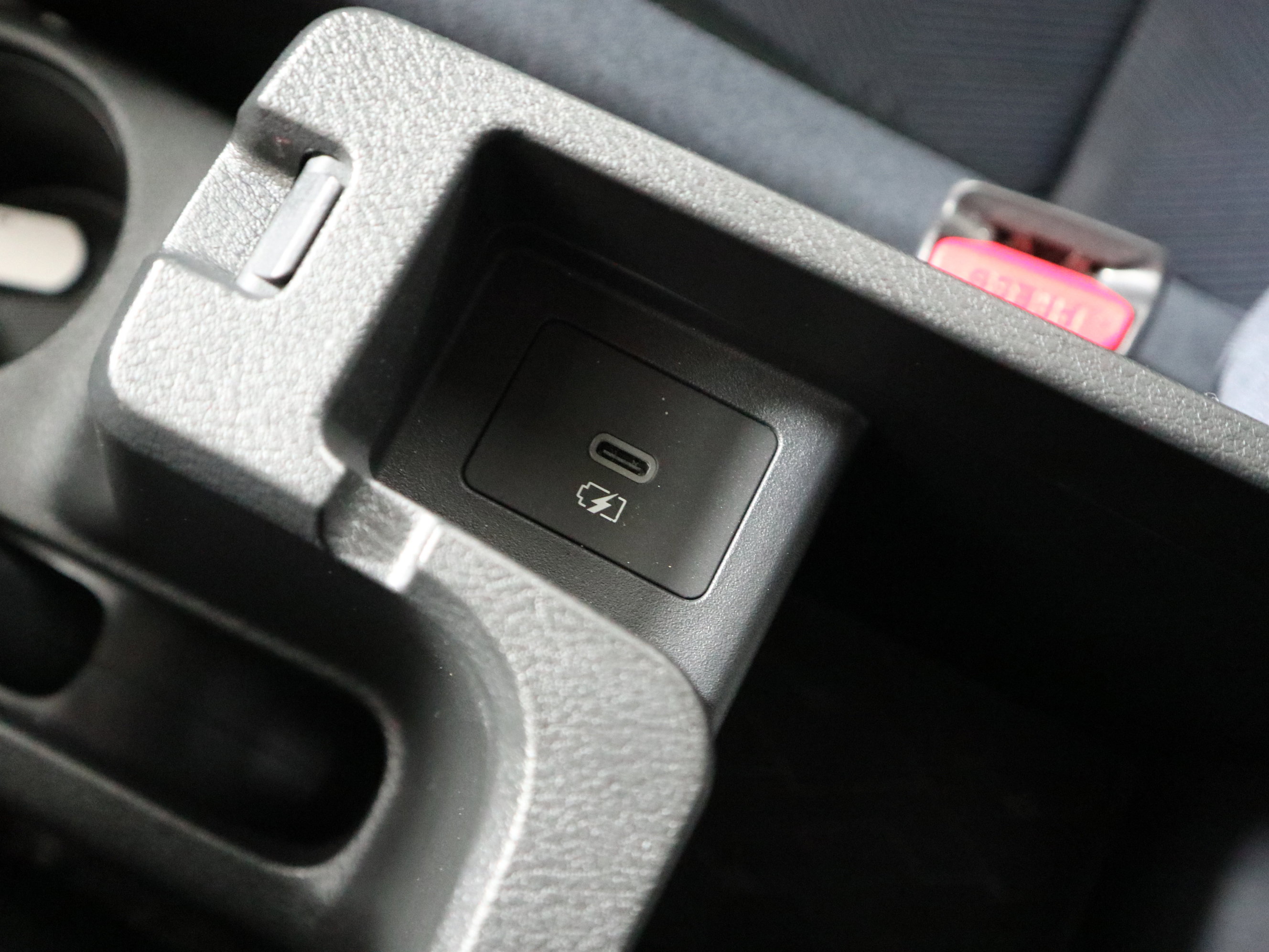 Used 2025 Nissan Versa SV w/ Trunk Package image 34