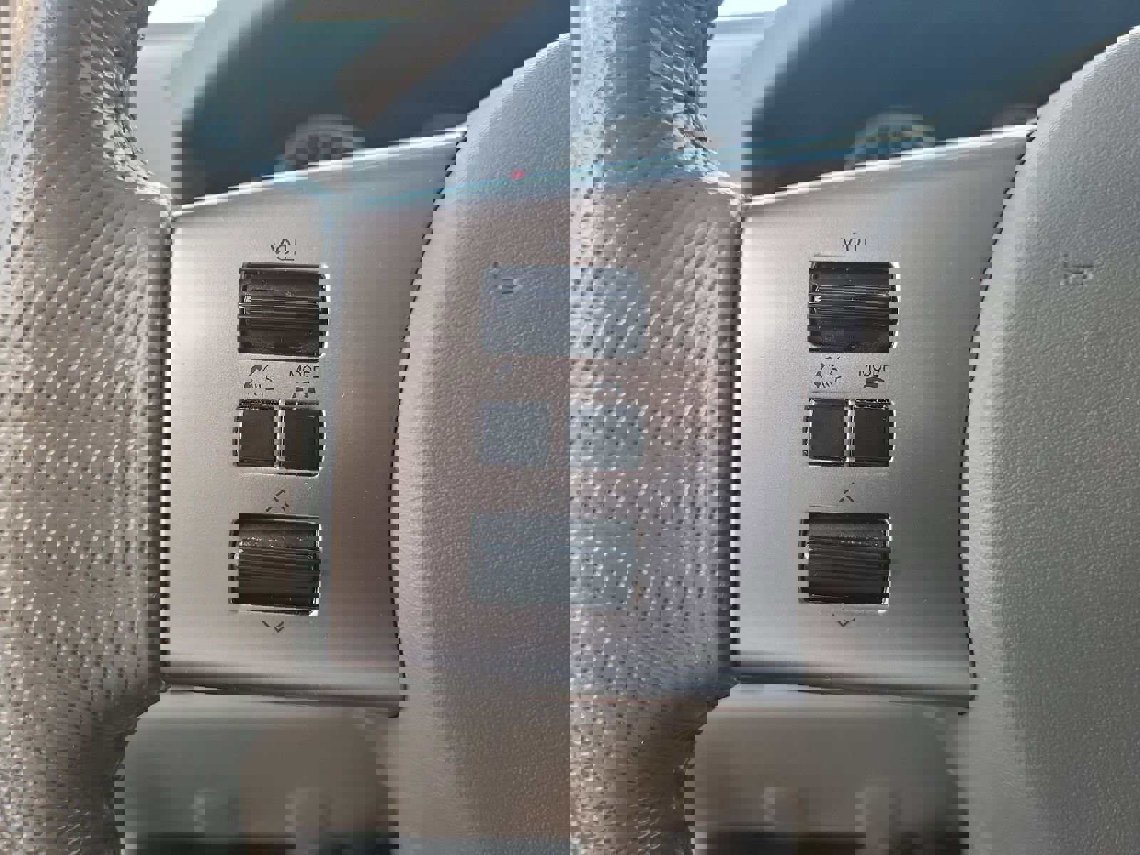 Used 2010 Nissan Frontier LE w/ LE Value Truck Pkg image 13