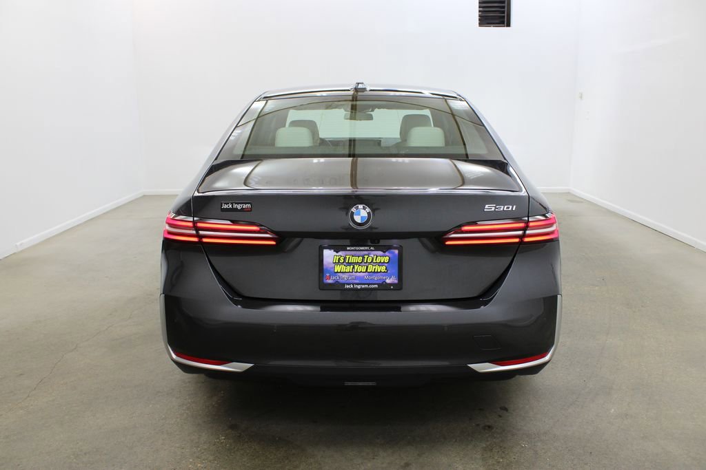 Used 2024 BMW 530i w/ Convenience Package image 3