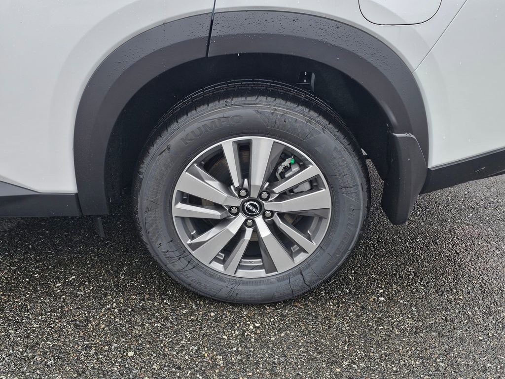 New 2025 Nissan Pathfinder SL image 9