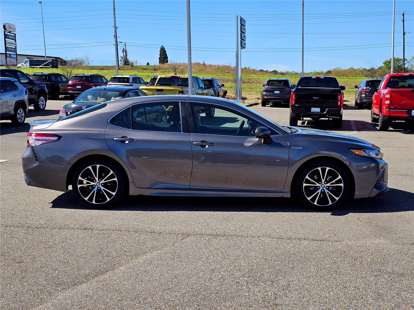 Used 2020 Toyota Camry SE FWD image 7
