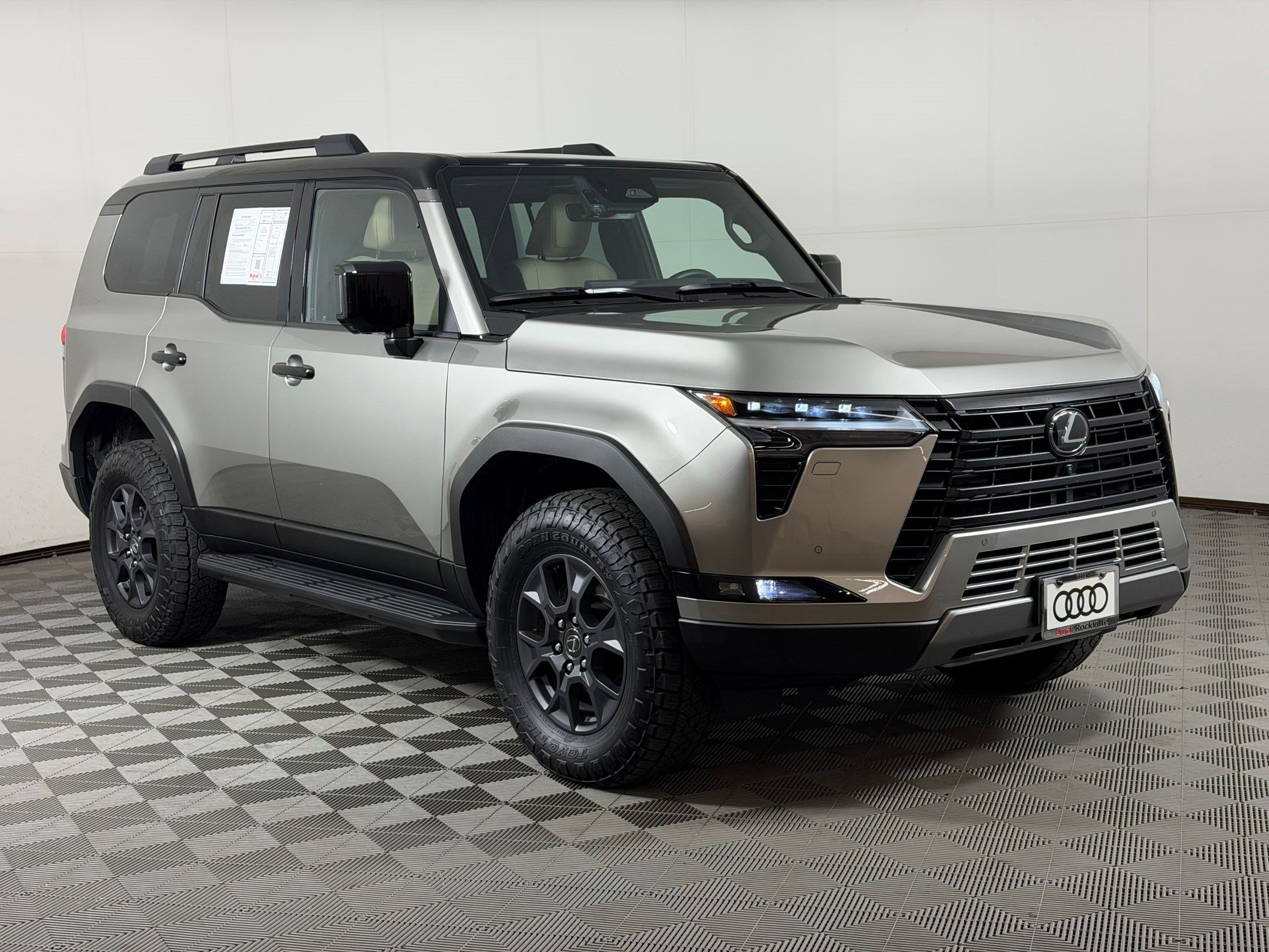 Used 2024 Lexus GX 550 AWD/4WD image 7