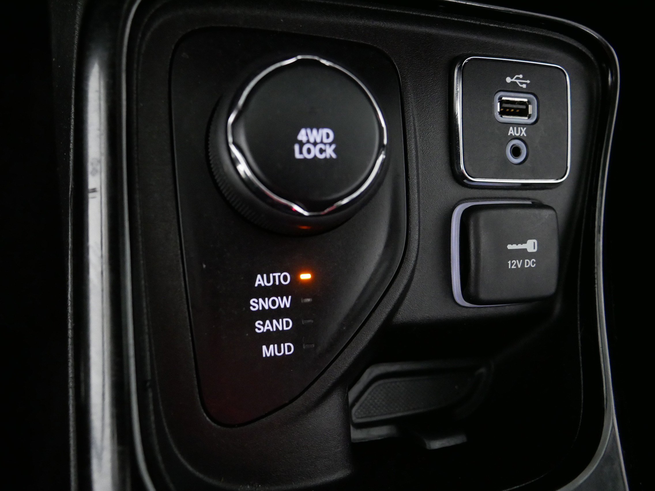 Used 2018 Jeep Compass Limited AWD/4WD image 29