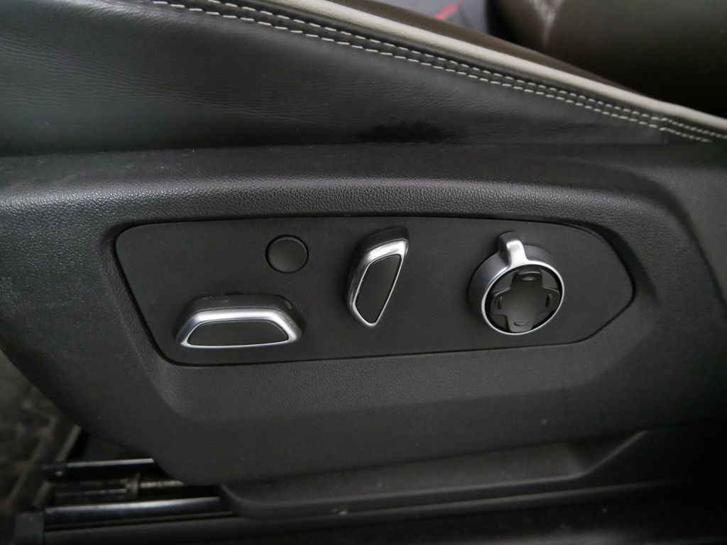 Used 2025 GMC Yukon Denali Ultimate AWD/4WD image 17