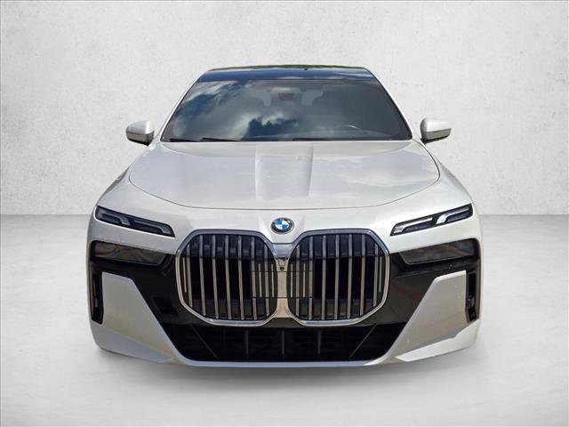 Used 2023 BMW 760i xDrive w/ Luxury Rear Seating Package AWD/4WD image 2