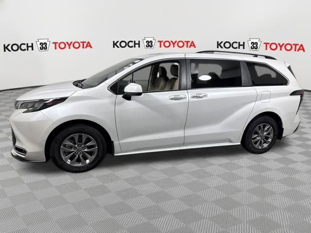 Certified 2024 Toyota Sienna XLE w/ XLE Plus Package image 4