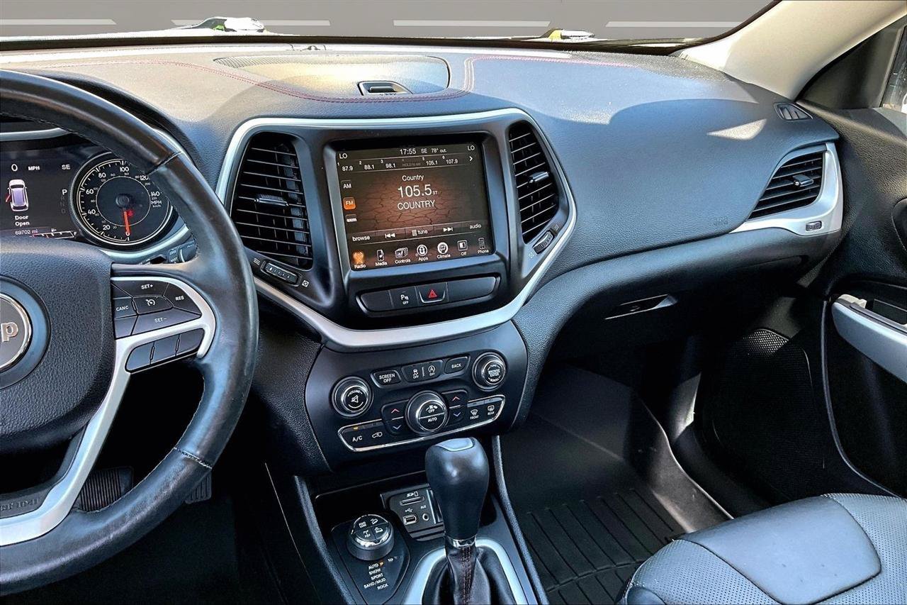 Used 2018 Jeep Cherokee Trailhawk w/ Quick Order Package 27L AWD/4WD image 9