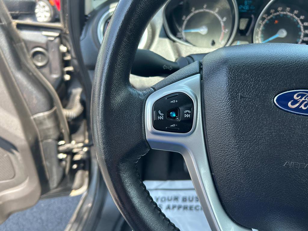Used 2015 Ford Fiesta SE image 24