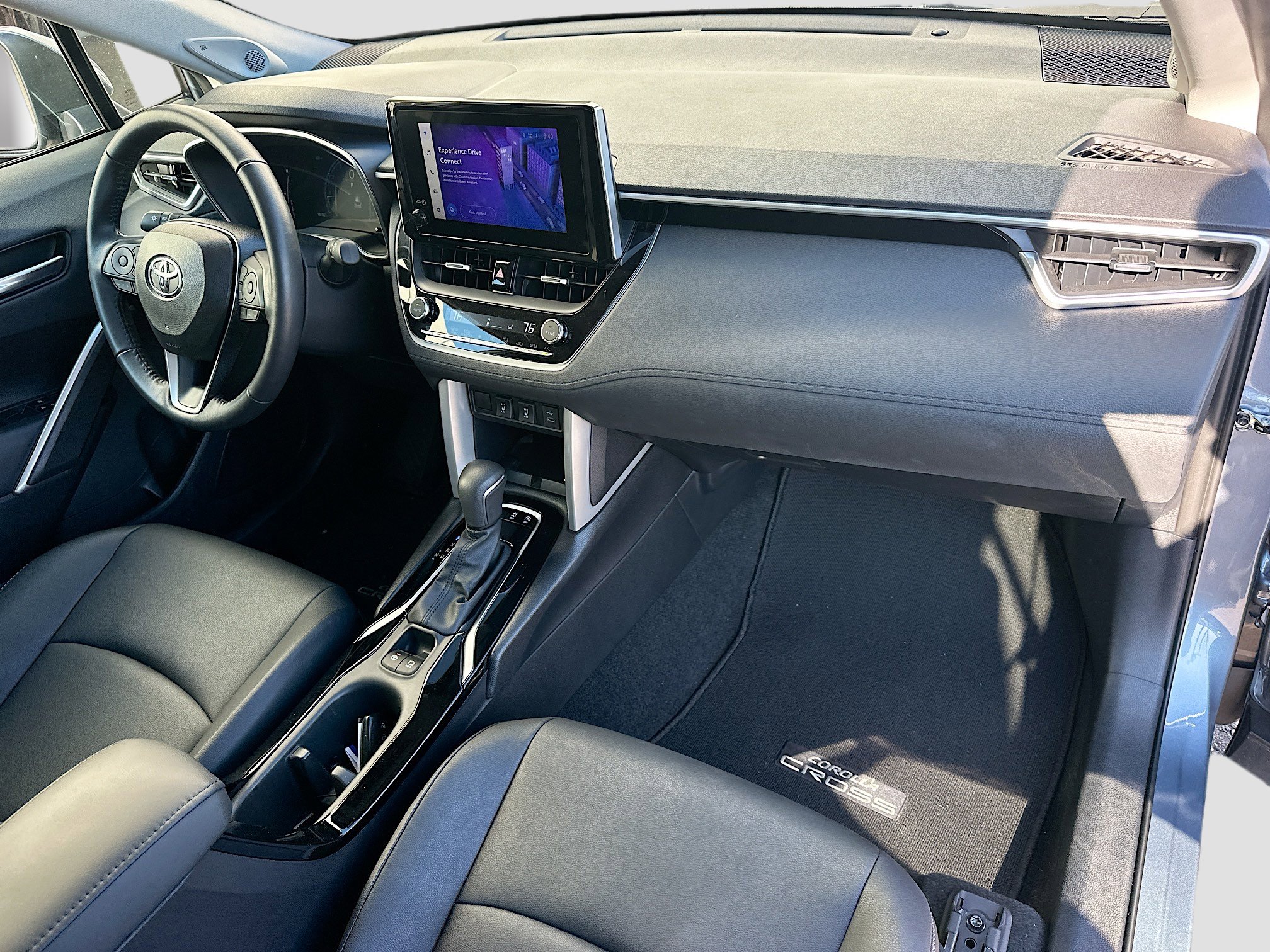 Used 2024 Toyota Corolla Cross XLE w/ Convenience Package image 32