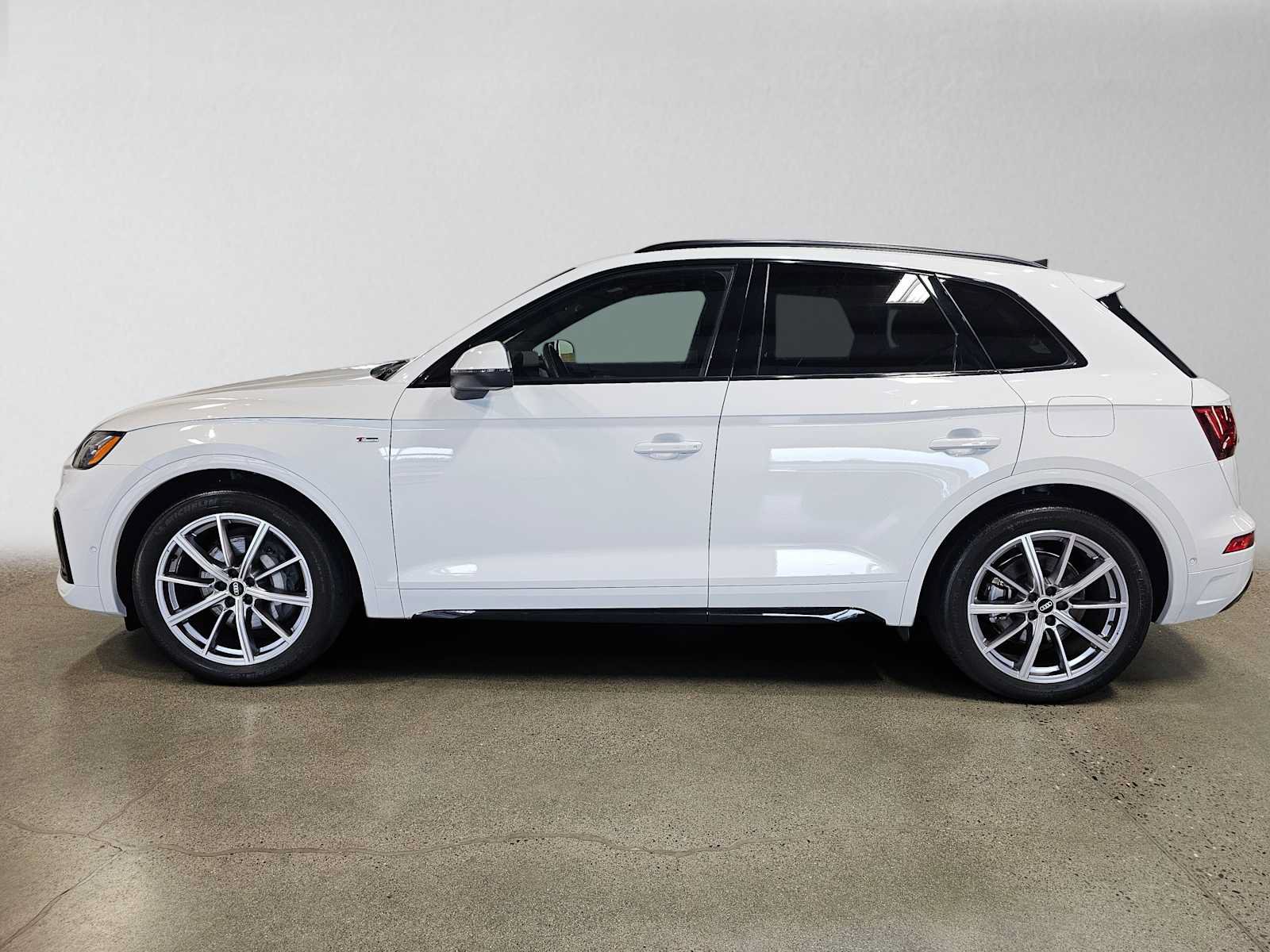 Used 2023 Audi Q5 e Prestige w/ Prestige Package AWD/4WD image 6