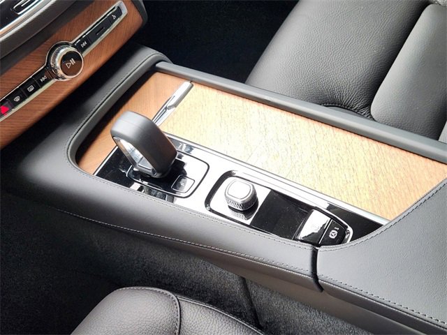 Used 2025 Volvo XC90 T8 Plus w/ Protection Package Premier image 23