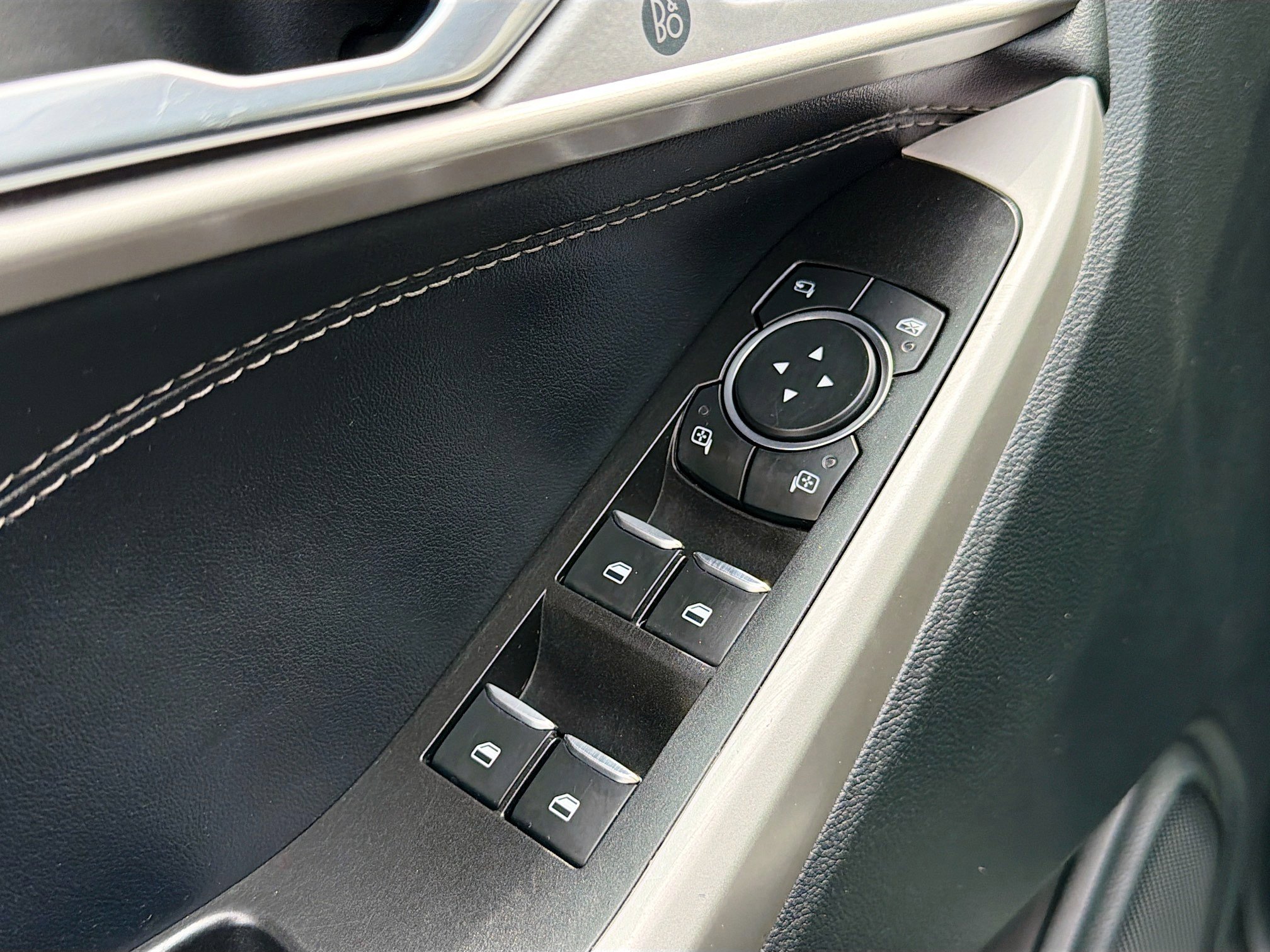 Used 2022 Ford Explorer Limited AWD/4WD image 8