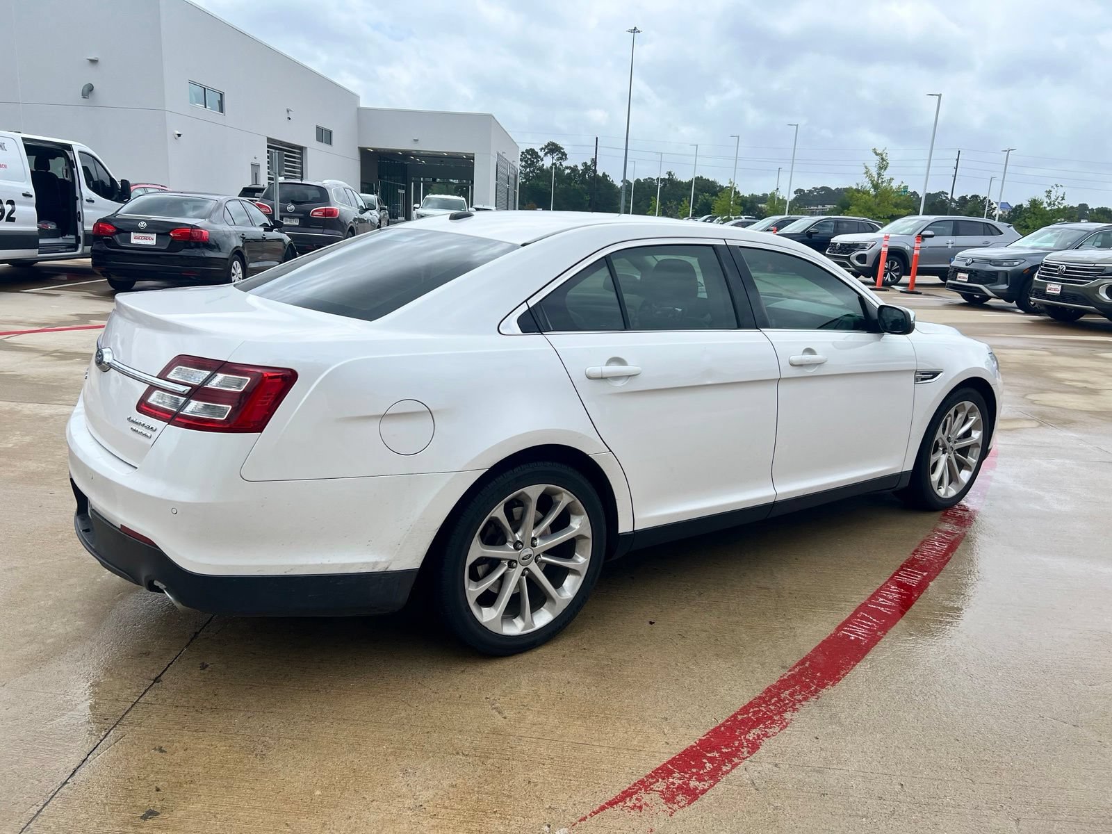 Used 2013 Ford Taurus Limited FWD image 3