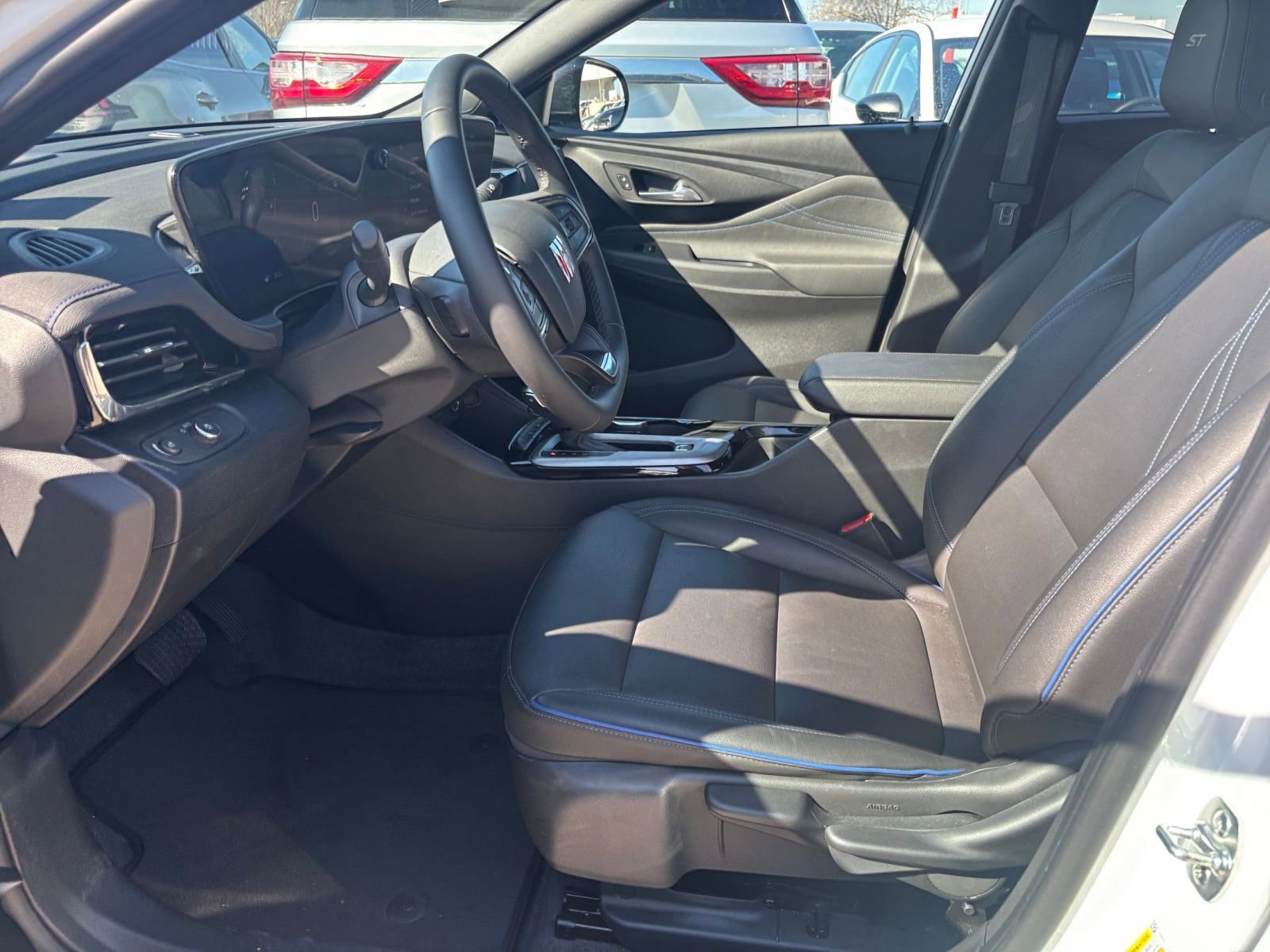 Used 2025 Buick Envista Sport Touring image 25