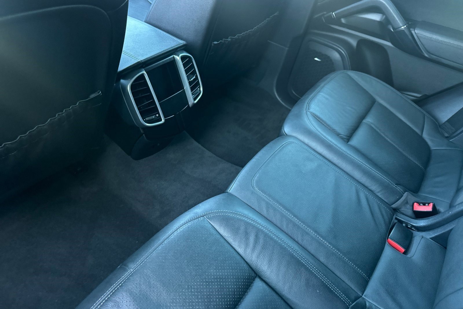 Used 2014 Porsche Cayenne Platinum Edition image 27