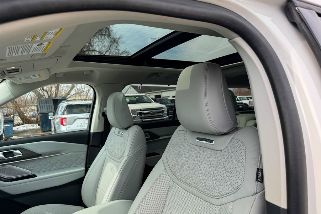 Certified 2025 Ford Explorer Platinum w/ Ultimate Package image 29