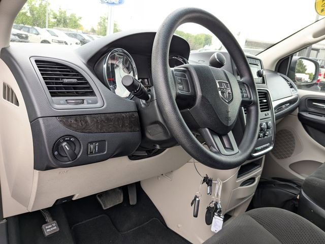 Used 2016 Dodge Grand Caravan SE w/ Quick Order Package 29E SE FWD image 2