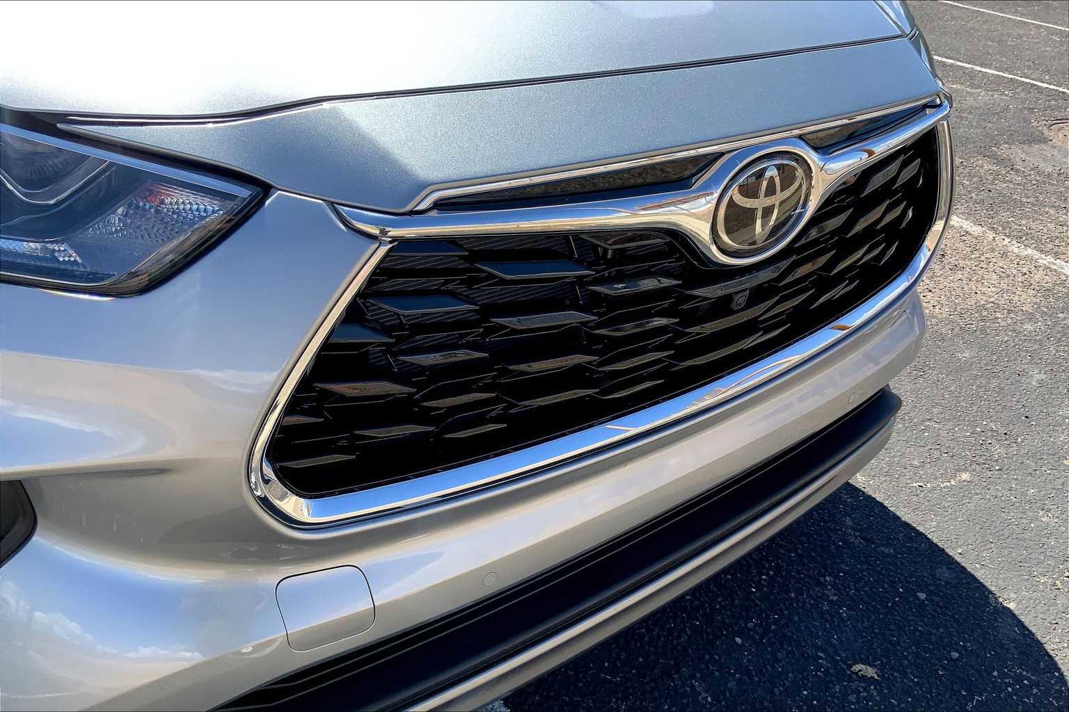 Used 2025 Toyota Highlander Platinum image 26