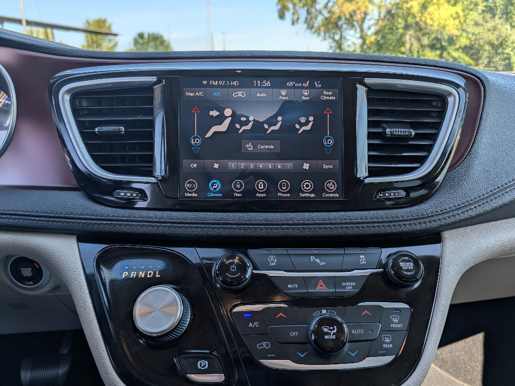Used 2020 Chrysler Pacifica Limited FWD image 31