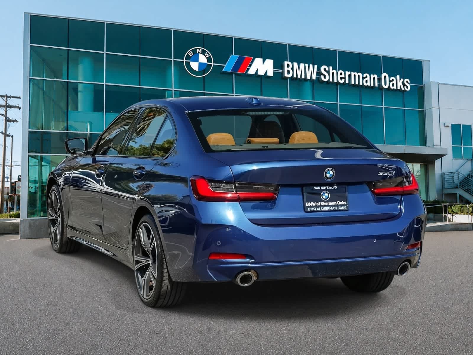 Used 2023 BMW 330i Sedan w/ Premium Package RWD image 6