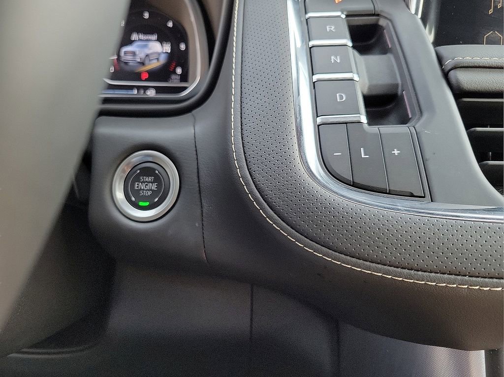 Used 2024 GMC Yukon XL SLT w/ SLT Premium Package image 12