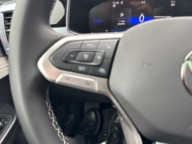 Certified 2025 Volkswagen Taos SE image 20