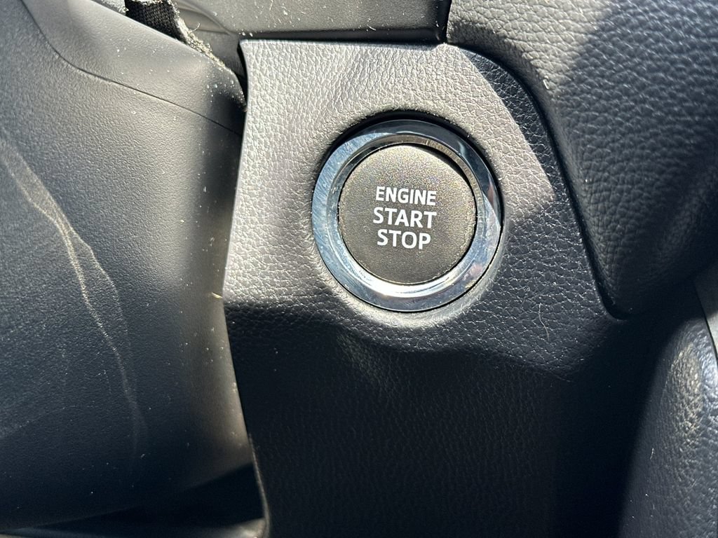 Used 2021 Toyota RAV4 XLE w/ Convenience Package FWD image 22