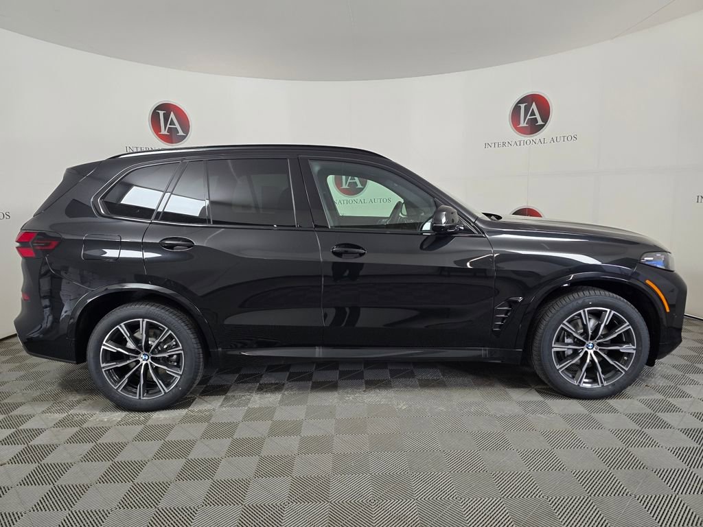 New 2026 BMW X5 xDrive40i w/ M Sport Package AWD/4WD image 3