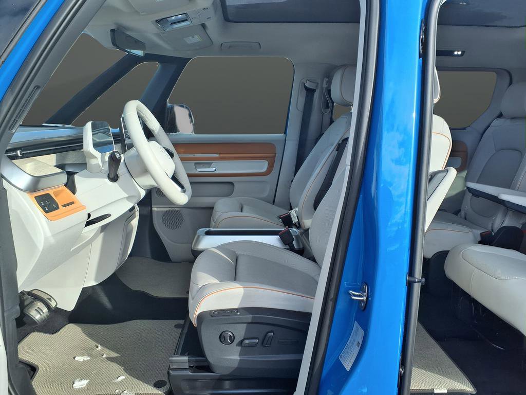 New 2025 Volkswagen ID. Buzz 1st Edition image 42