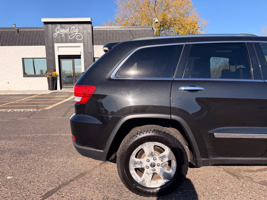 Used 2013 Jeep Grand Cherokee Limited AWD/4WD image 4