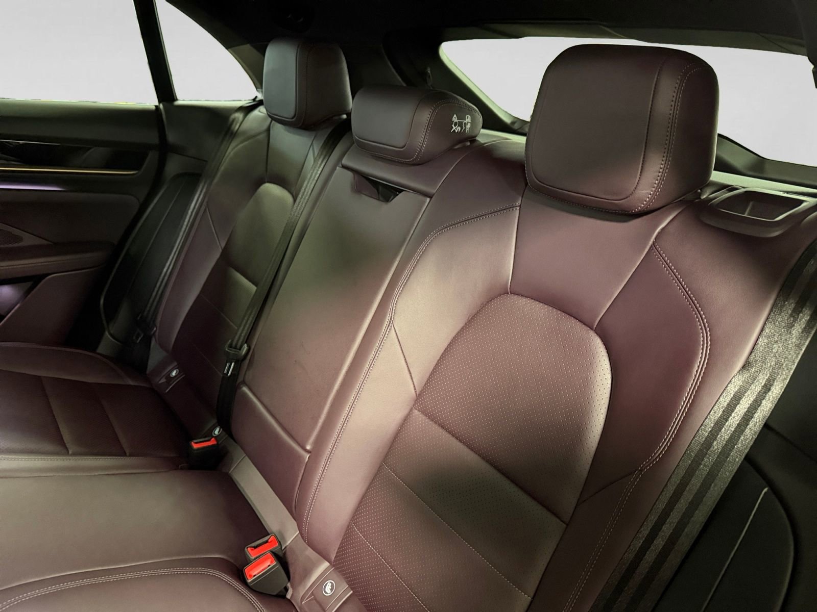 Used 2024 Porsche Macan 4 Electric image 22