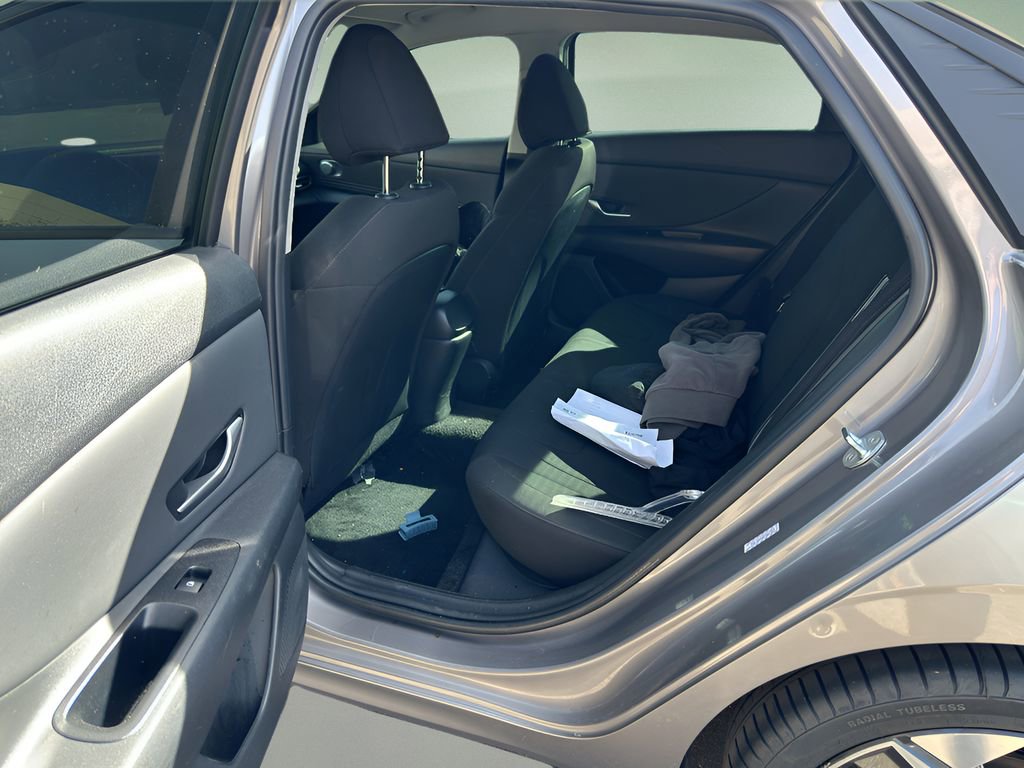 Used 2023 Hyundai Elantra SEL w/ Convenience Package image 6