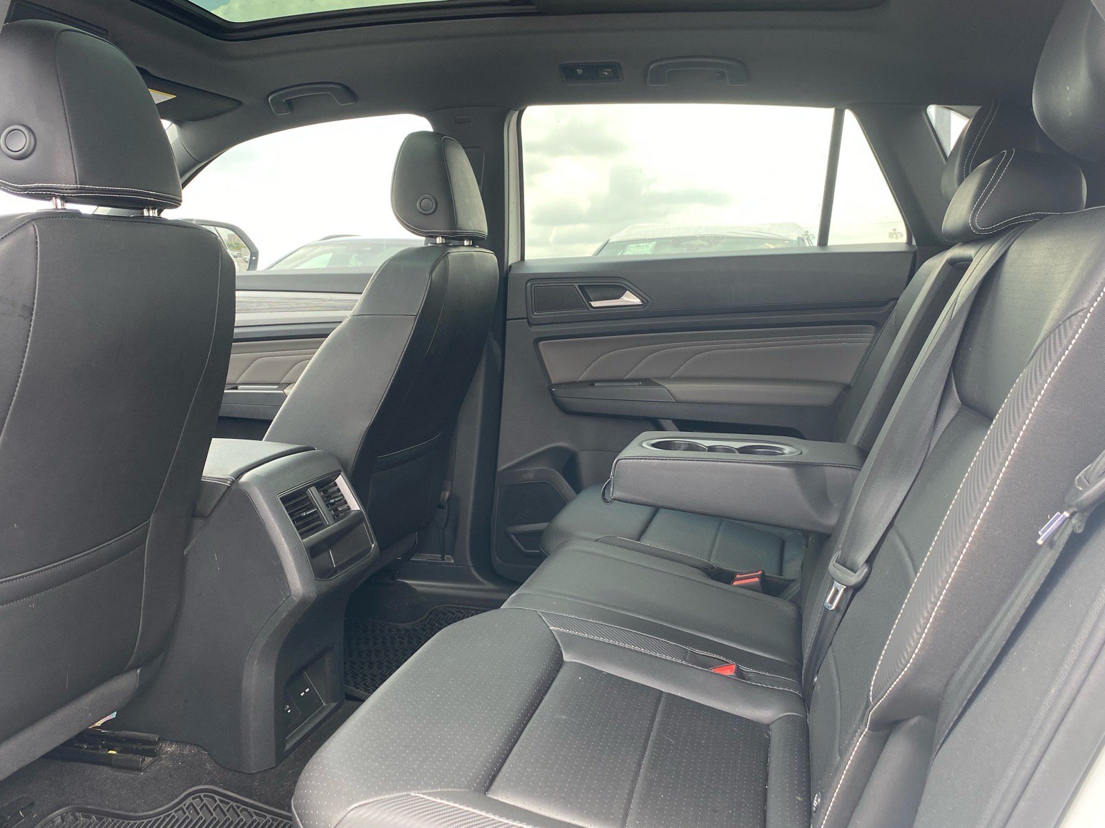 Certified 2023 Volkswagen Atlas Cross Sport SE w/ Panoramic Sunroof Package AWD/4WD image 18