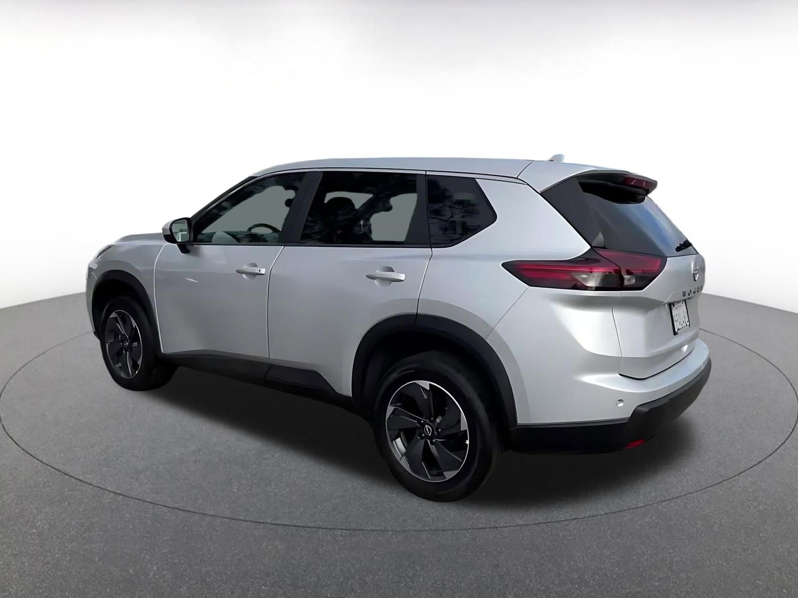 Used 2025 Nissan Rogue SV FWD image 10