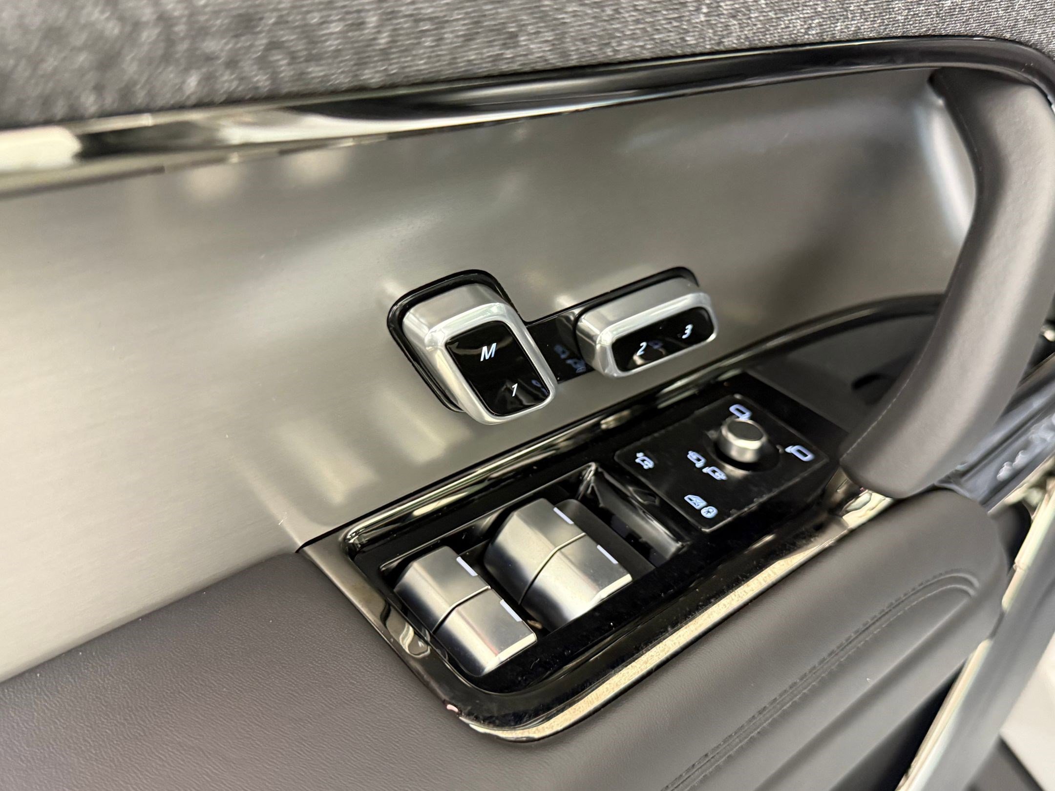New 2026 Land Rover Range Rover Sport SE AWD/4WD image 12