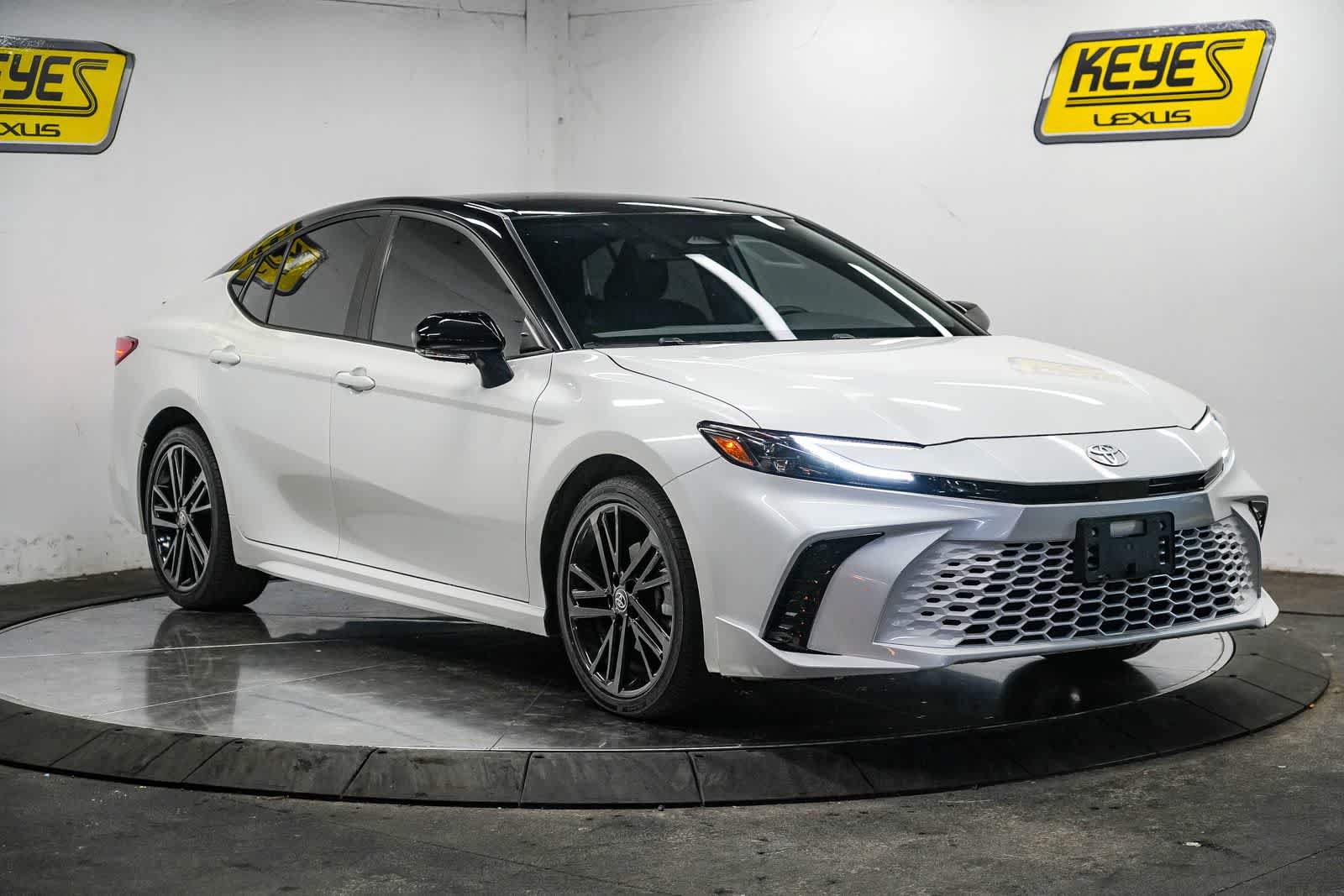 Used 2025 Toyota Camry XSE AWD/4WD image 7