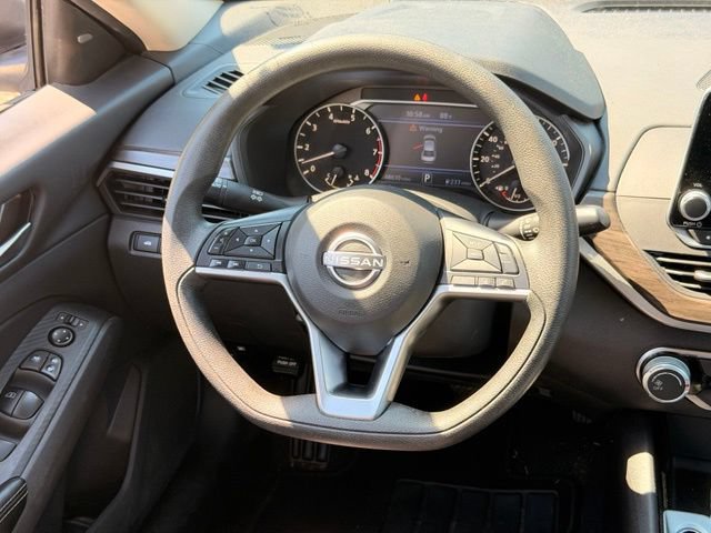 Used 2024 Nissan Altima 2.5 SV FWD image 17