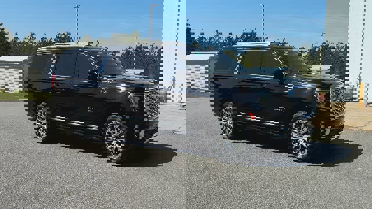 Used 2022 GMC Yukon XL Denali image 2