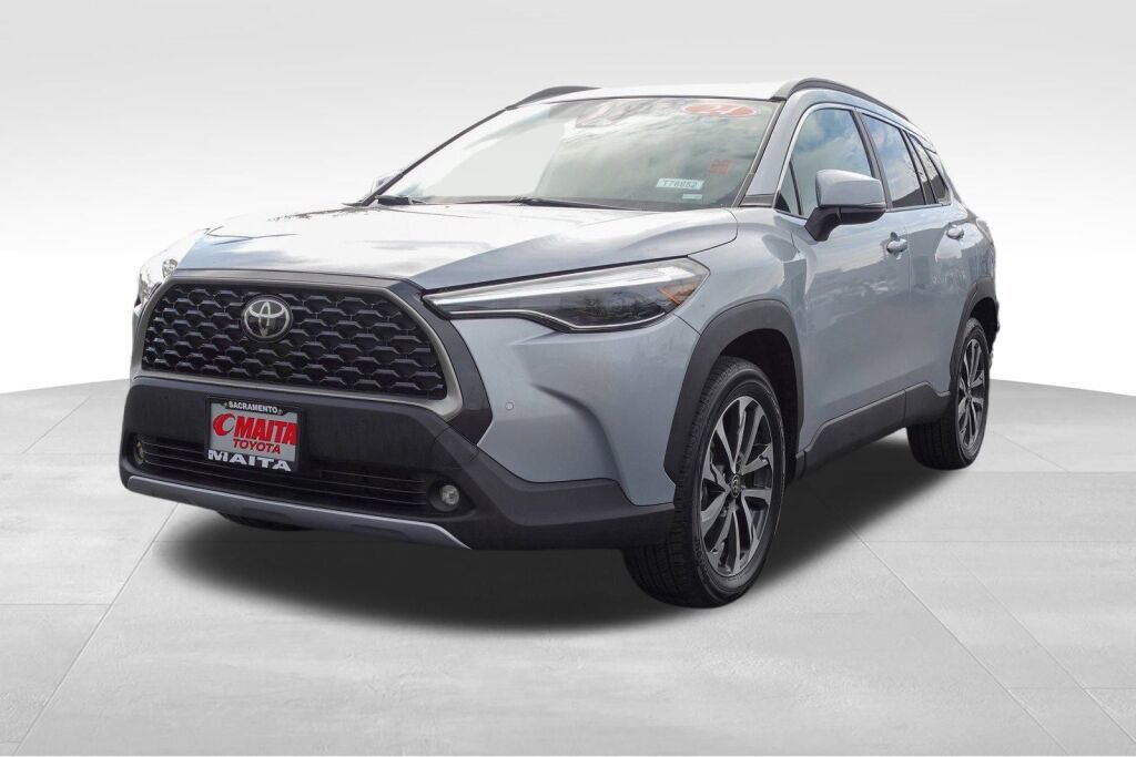Used 2024 Toyota Corolla Cross XLE image 8
