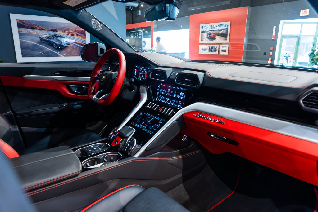 Used 2023 Lamborghini Urus S AWD/4WD image 52