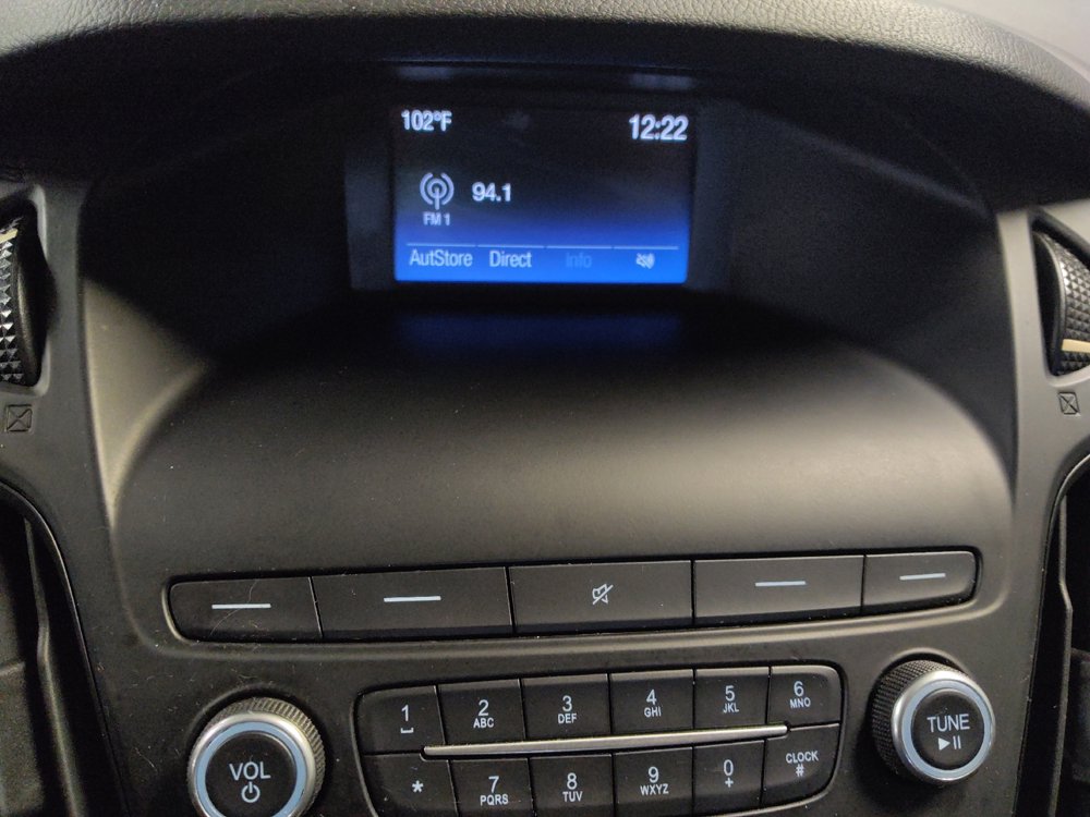 Used 2018 Ford Focus SE w/ Cold Weather Package FWD image 25