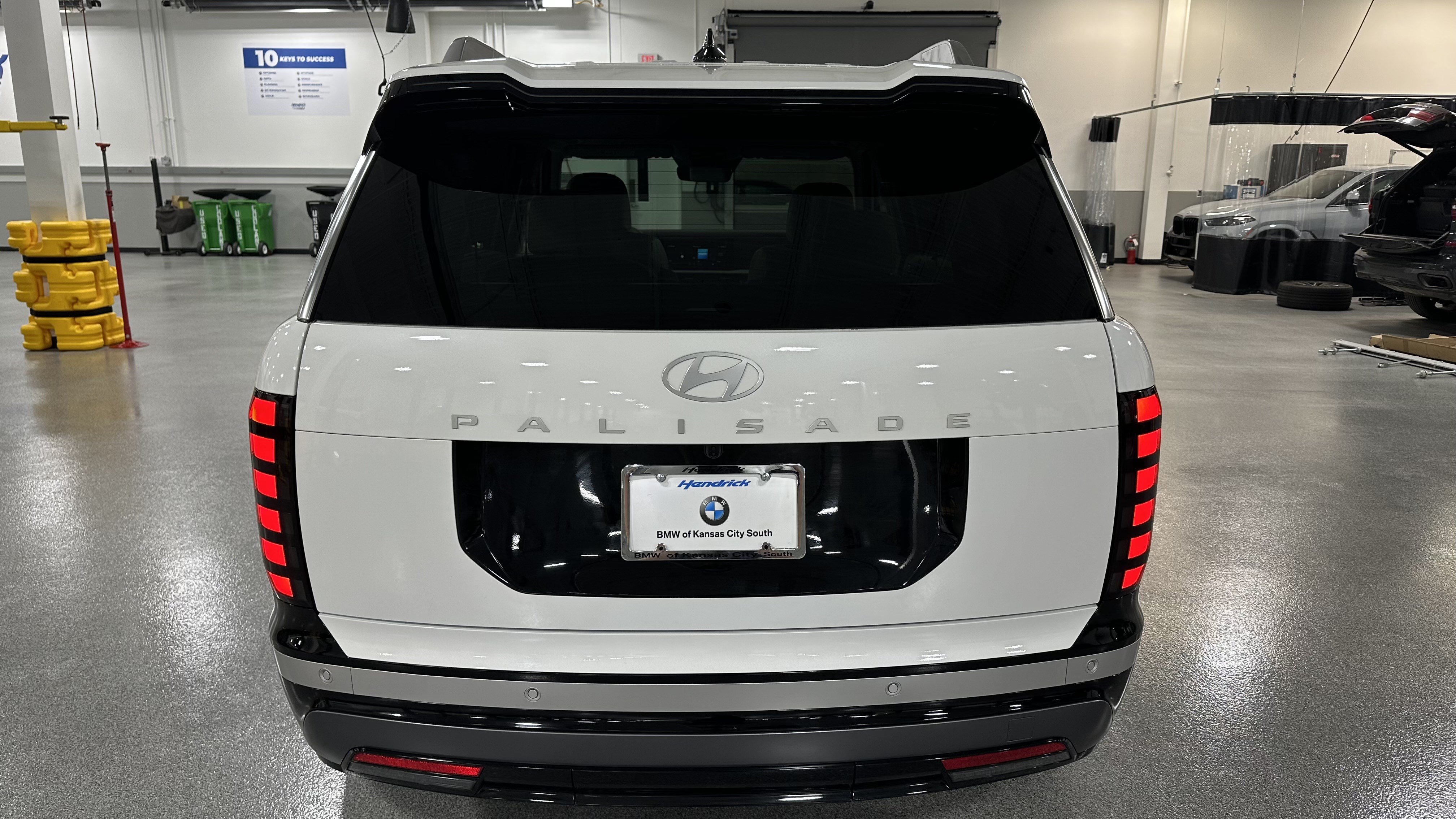 Used 2026 Hyundai Palisade Limited FWD image 9