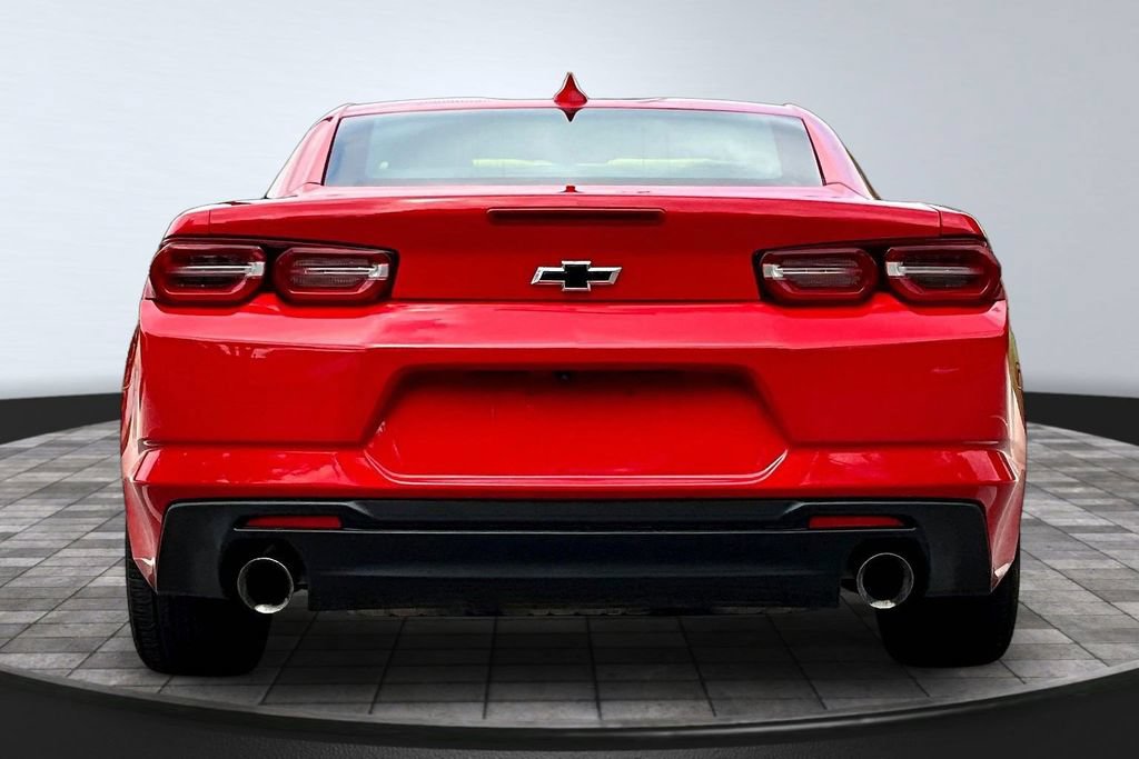 Used 2022 Chevrolet Camaro LT w/ Technology Package RWD image 5