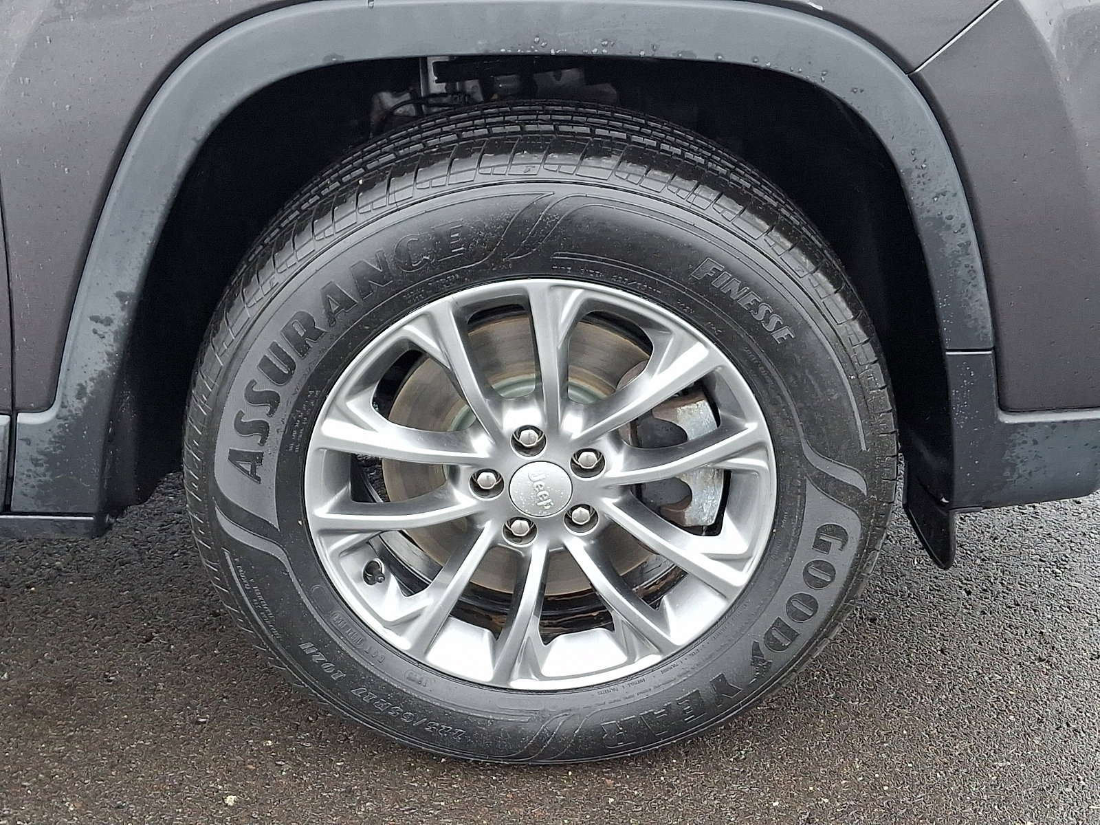 Used 2020 Jeep Cherokee Latitude Plus w/ Cold Weather Group image 8