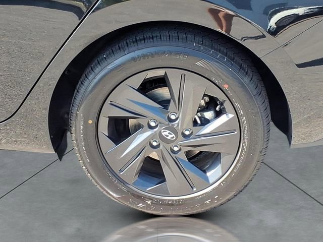 Used 2022 Hyundai Elantra Blue FWD image 4