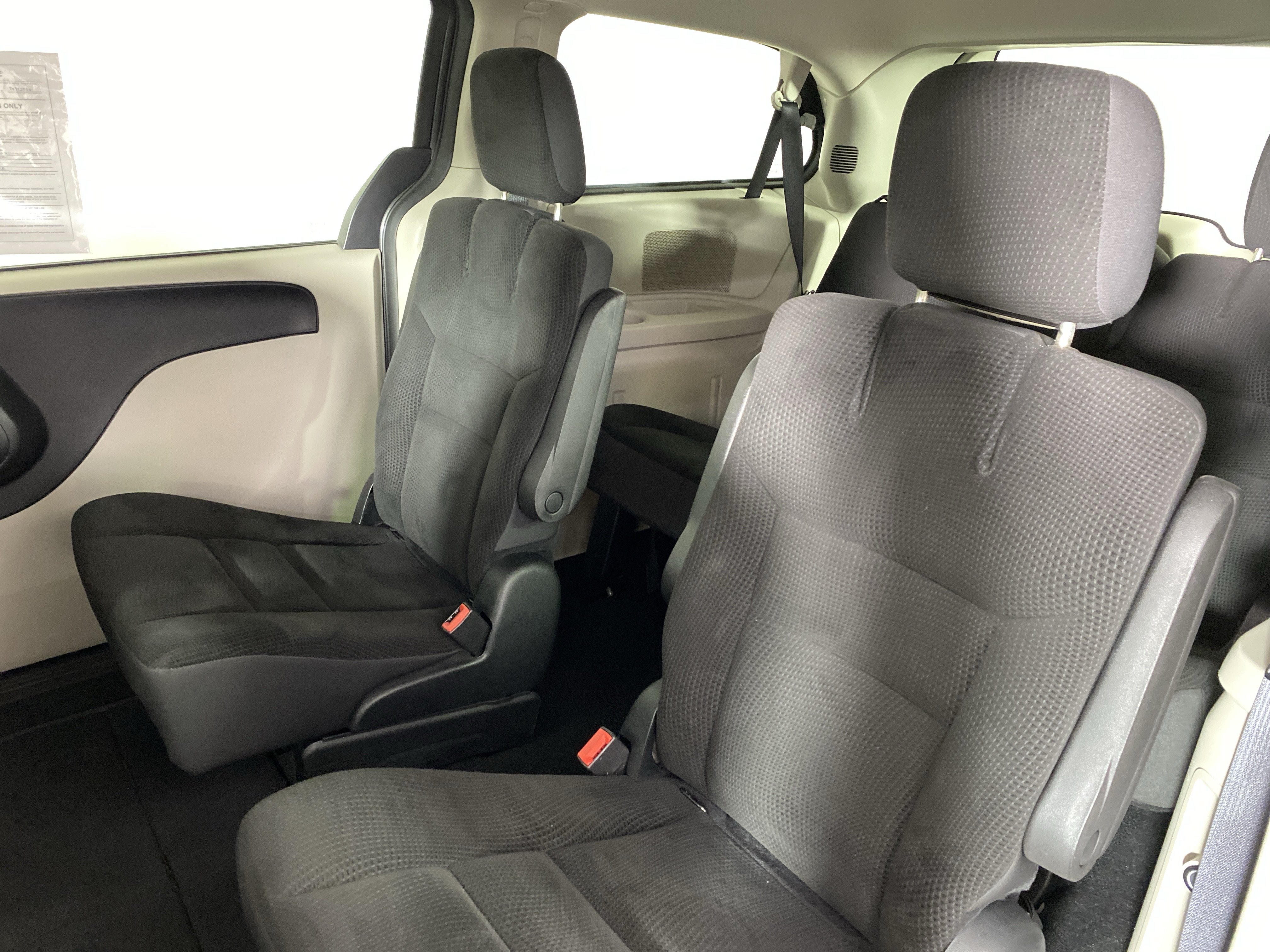 Used 2018 Dodge Grand Caravan SE w/ UConnect Hands-Free Group FWD image 30