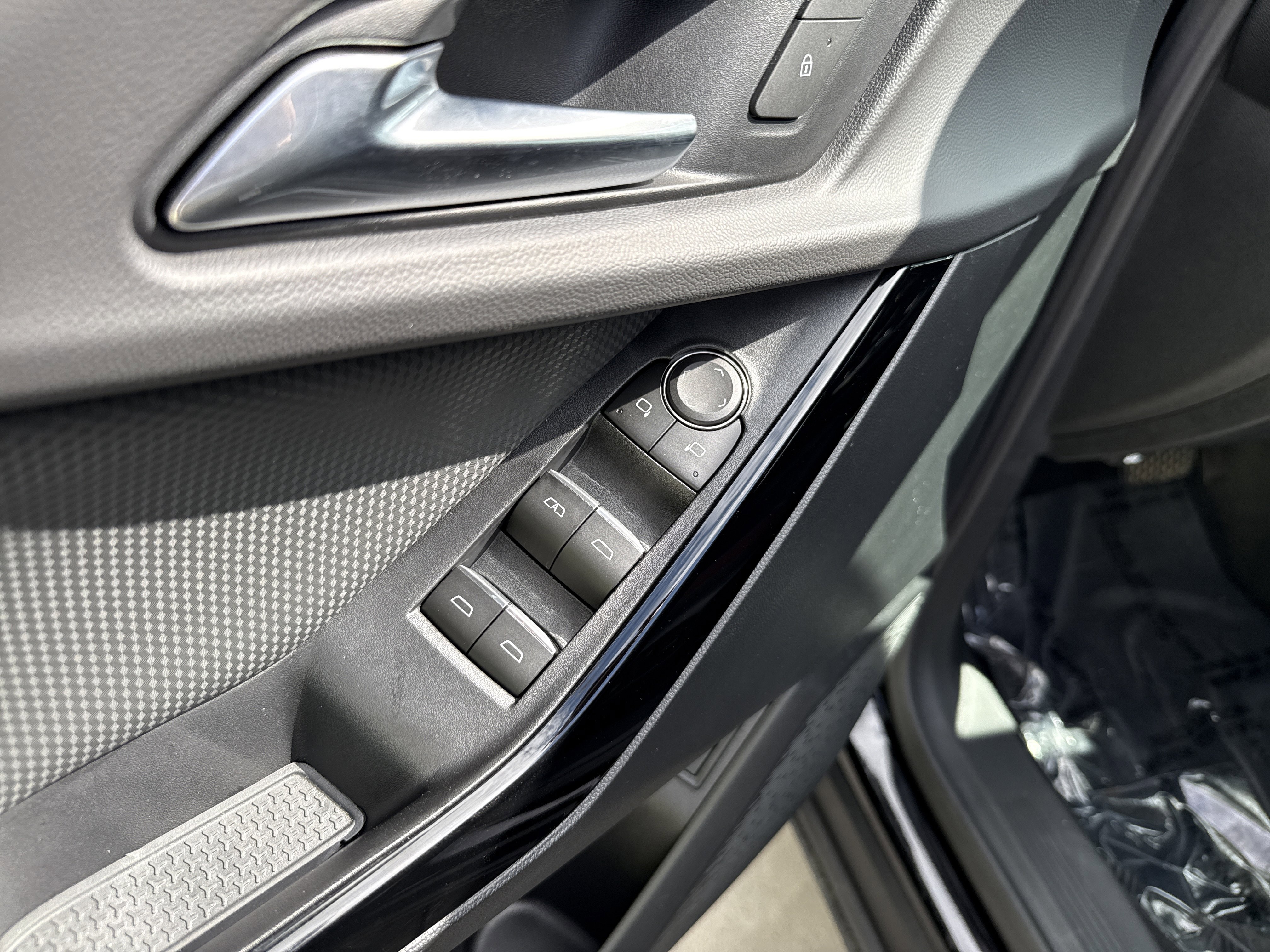 Used 2026 Chevrolet Equinox RS w/ Safety and Technology Package image 15