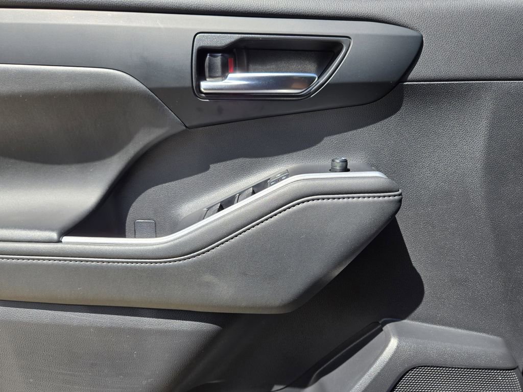 Used 2022 Toyota Highlander XLE image 25